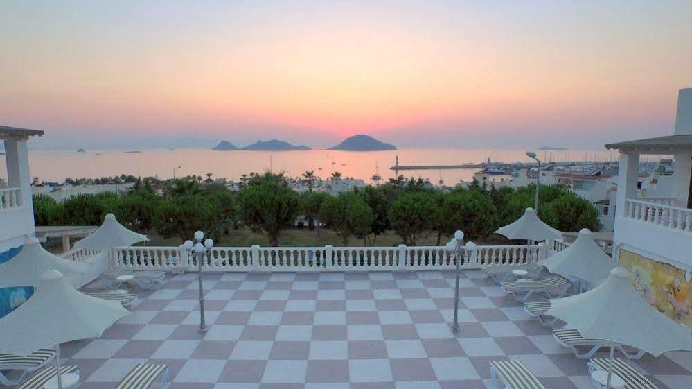 Bahama Art Hotel ทูร์กุทริส ภายนอก รูปภาพ